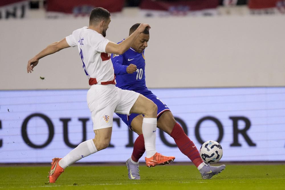 帕威談腳部炎癥：不太擔心，將隨隊出征下周客場比賽.