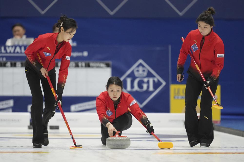 火箭39分大胜太阳，8人上双轻松获胜，杜兰特伤势堪忧.